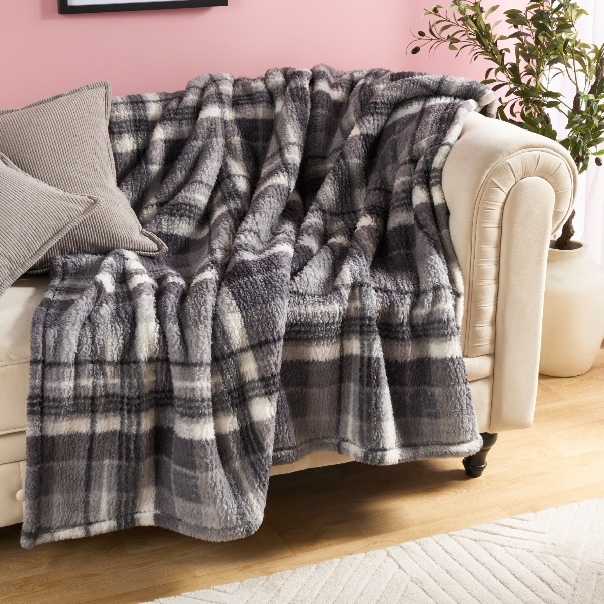 OHS Winter Check Teddy Throw - Charcoal>