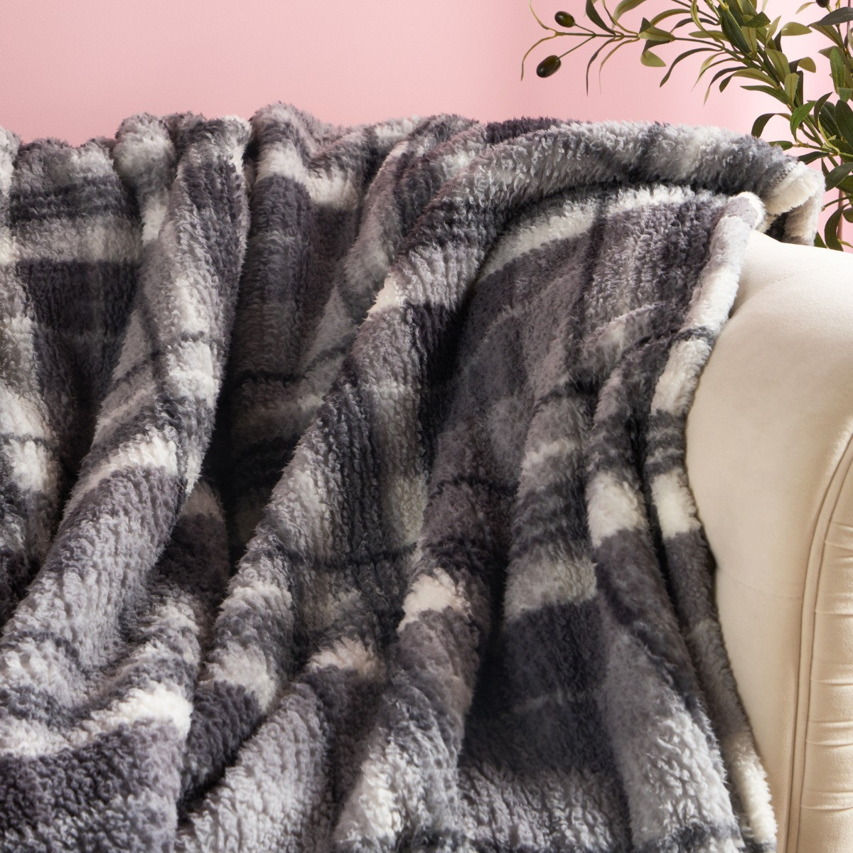 OHS Winter Check Teddy Throw - Charcoal>