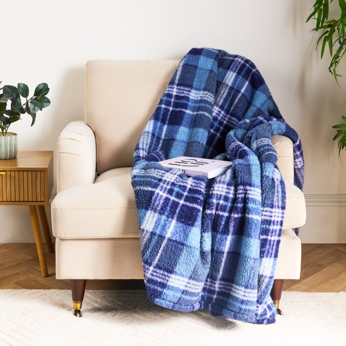 OHS Winter Check Teddy Throw - Navy>