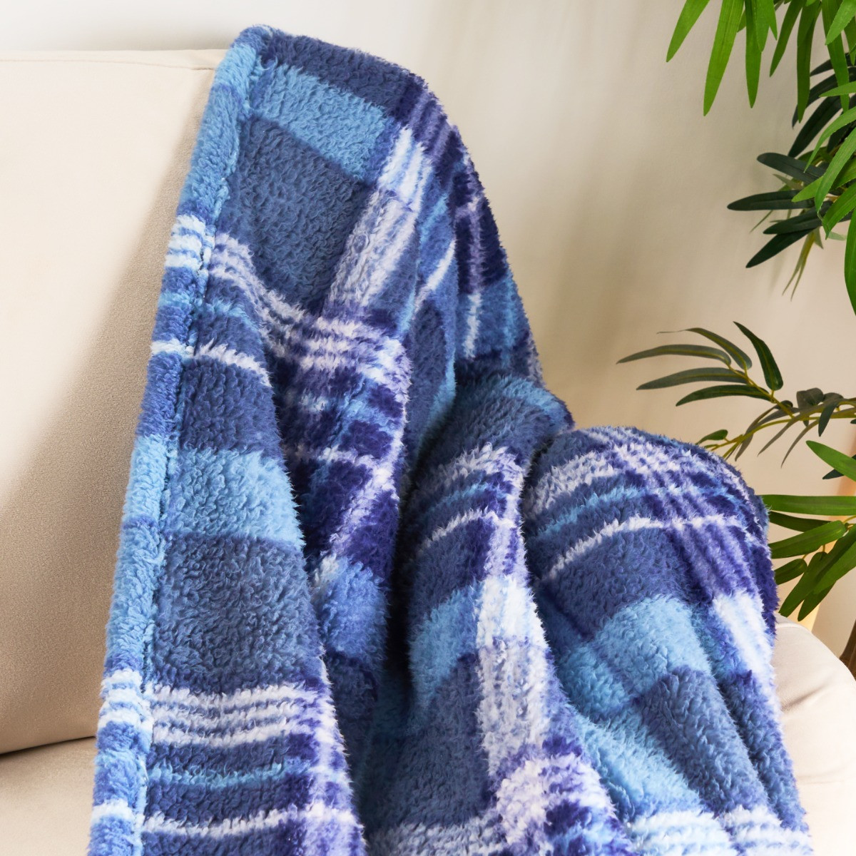 OHS Winter Check Teddy Throw - Navy>