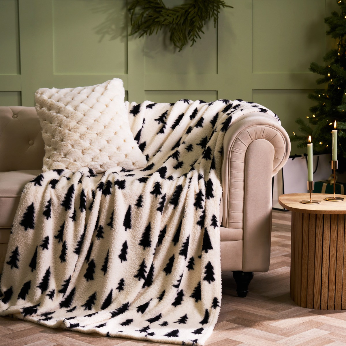 OHS Christmas Tree Print Teddy Throw - Monochrome>