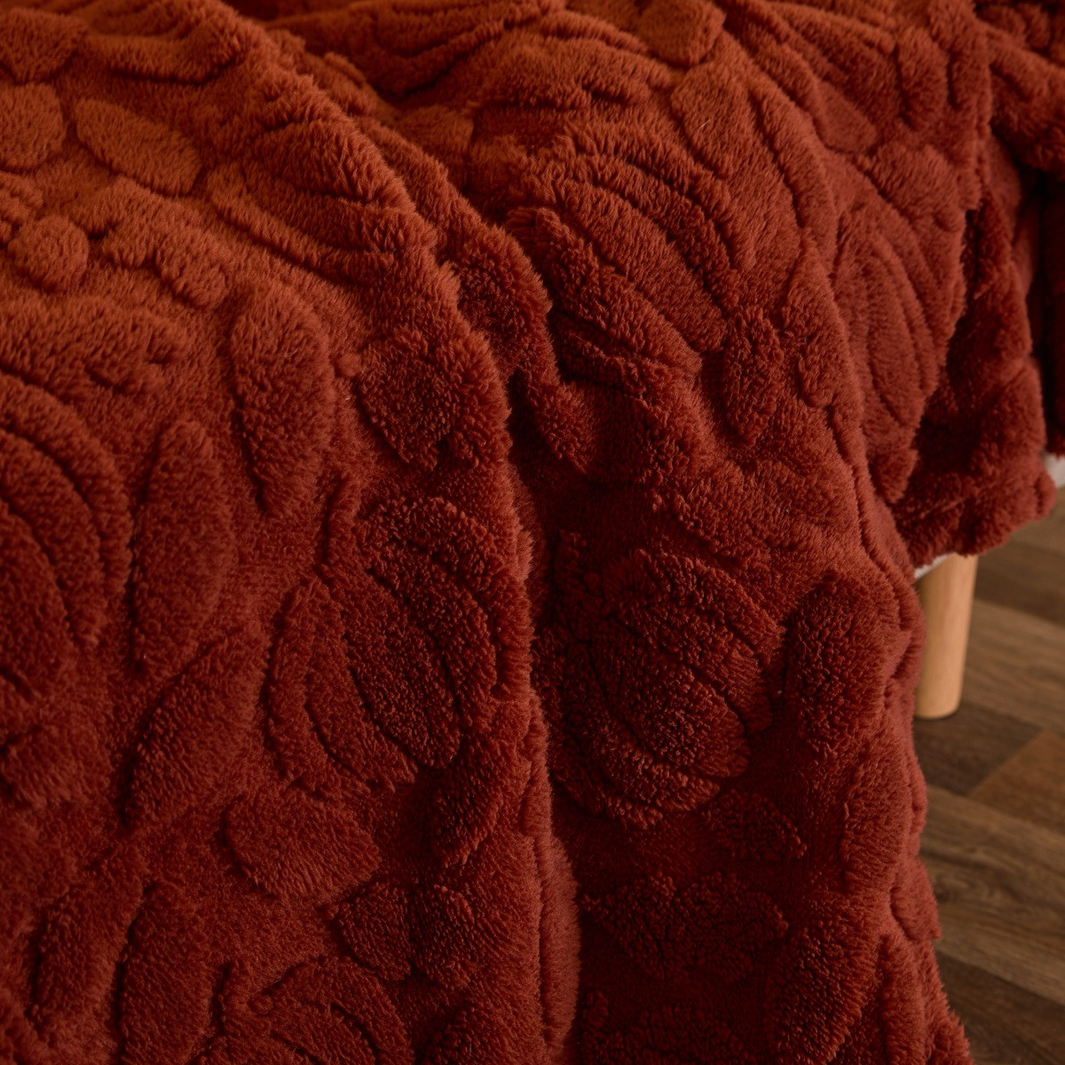 OHS Tufted Pumpkin Fleece Throw - Rust>