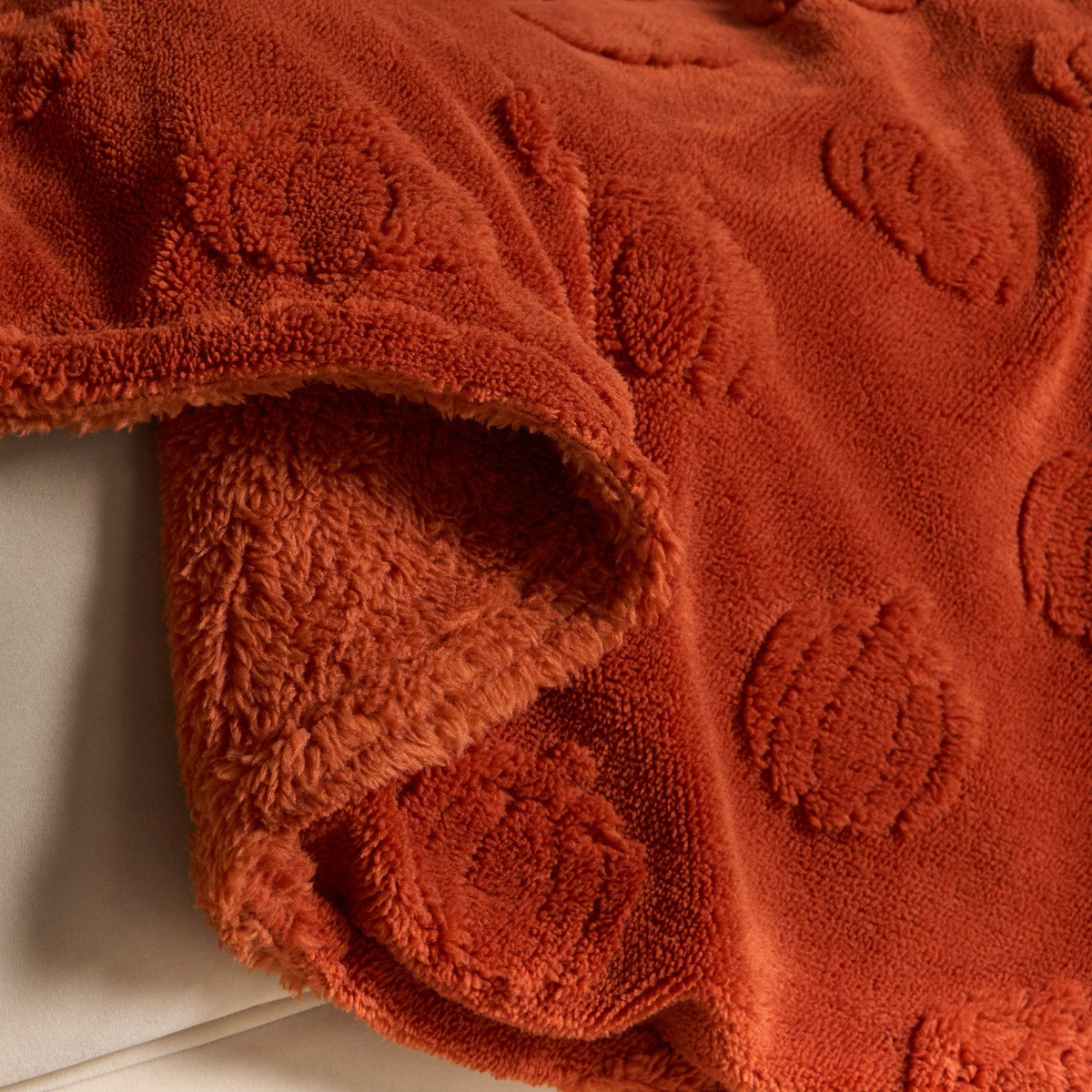 OHS Tufted Pumpkin Fleece Throw - Rust>
