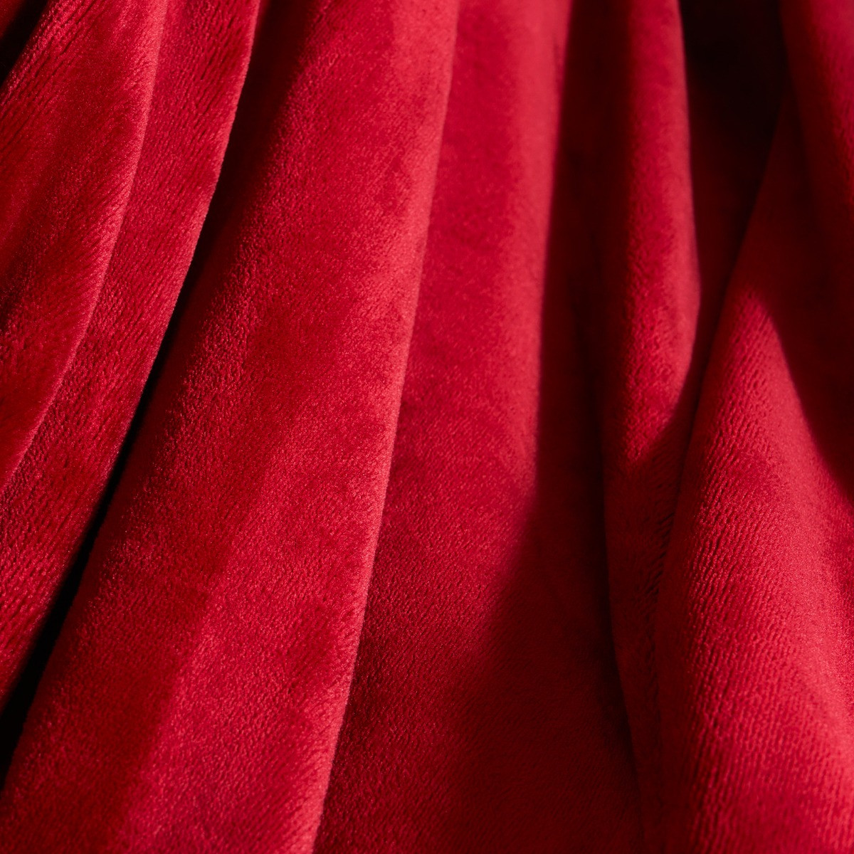 OHS Ultra Soft Tassel Throw - Red>