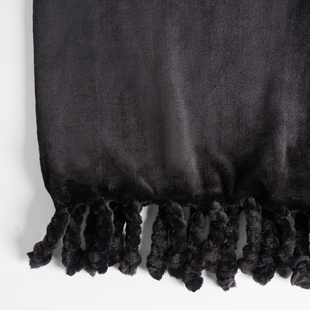 OHS Ultra Soft Tassel Throw - Black>