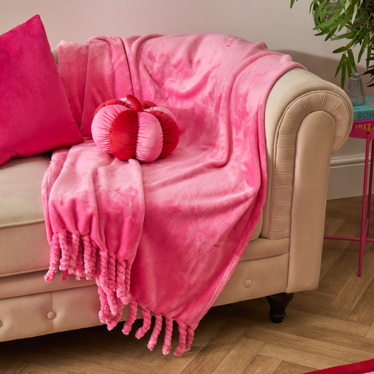 OHS Ultra Soft Tassel Throw - Hot Pink>