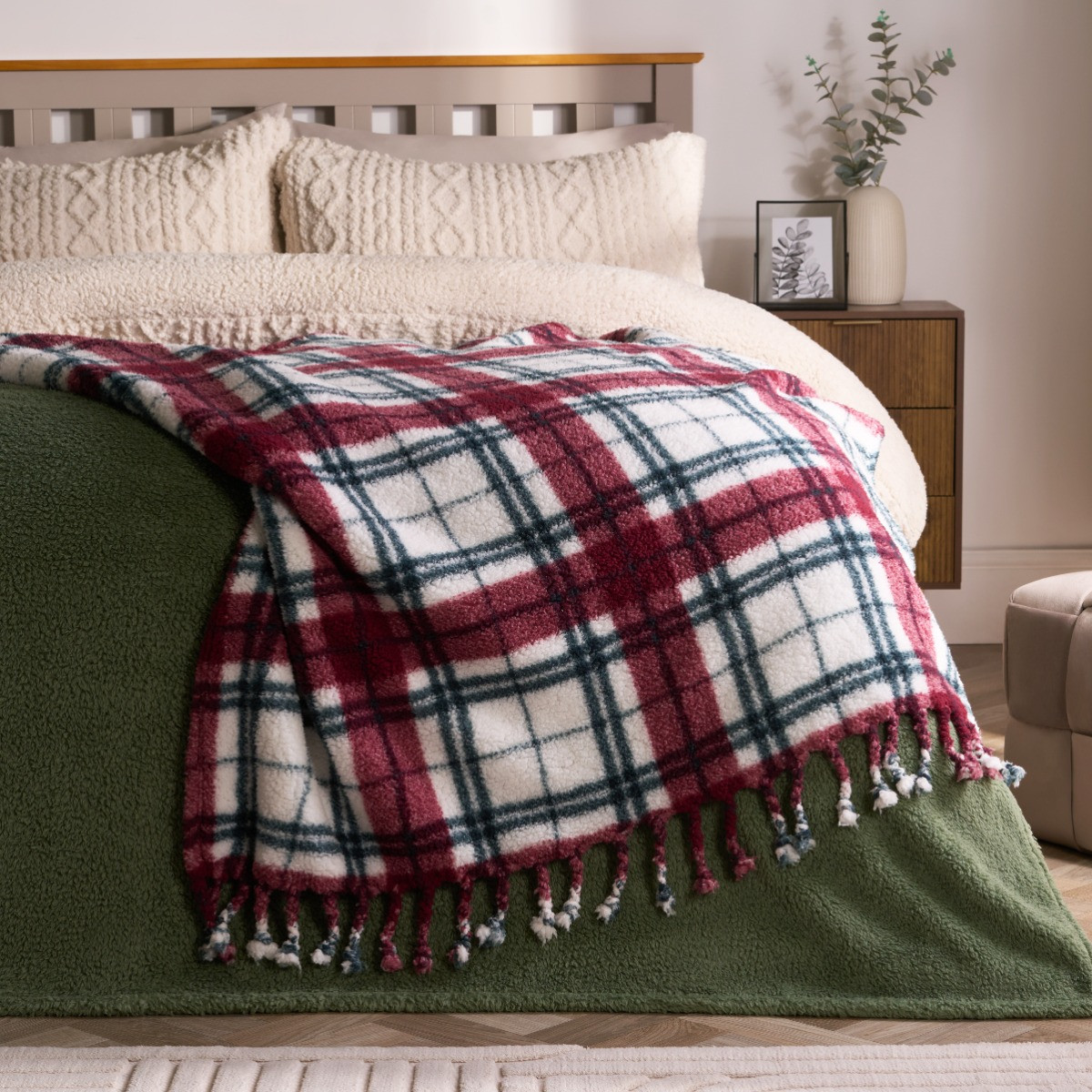 OHS Check Tassel Sherpa Throw - Red/Green>