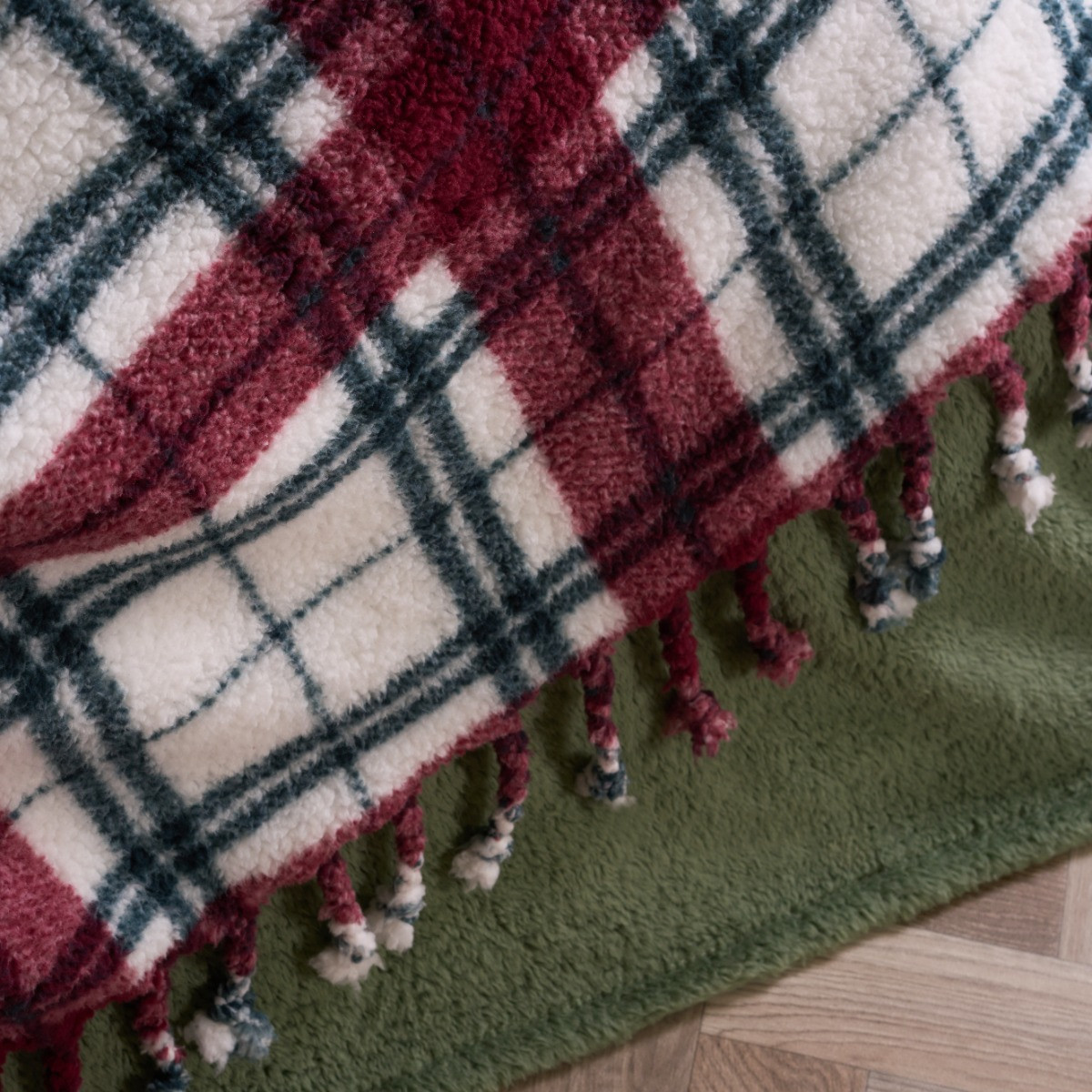 OHS Check Tassel Sherpa Throw - Red/Green>
