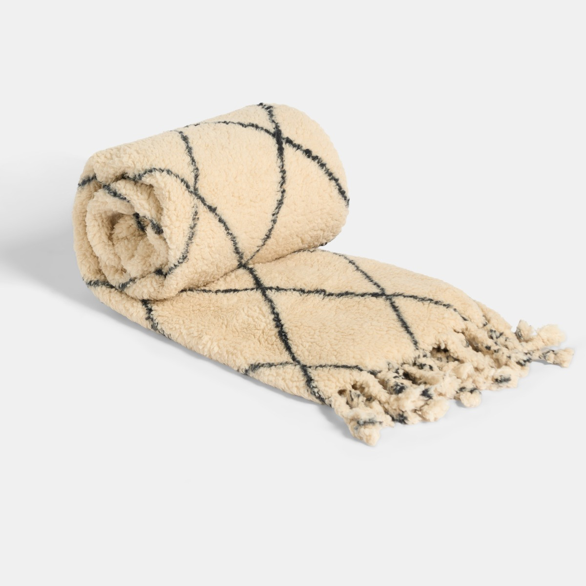 OHS Diamond Tassel Sherpa Throw - Monochrome >