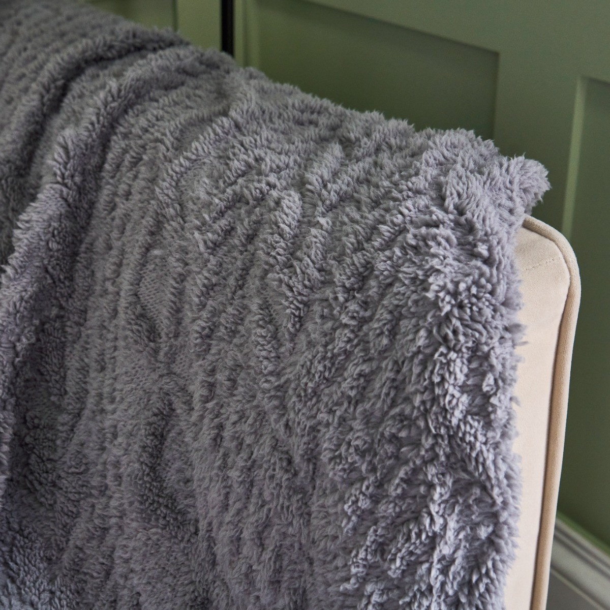 OHS Cable Knit Sherpa Throw - Grey>