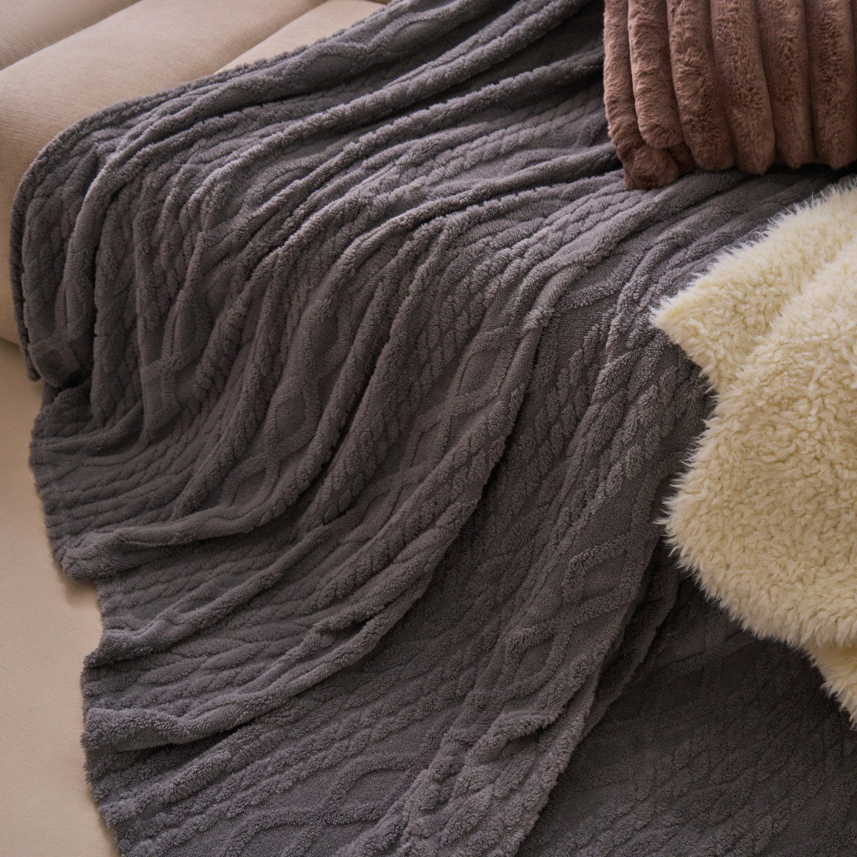 OHS Cable Knit Family Throw - Grey>