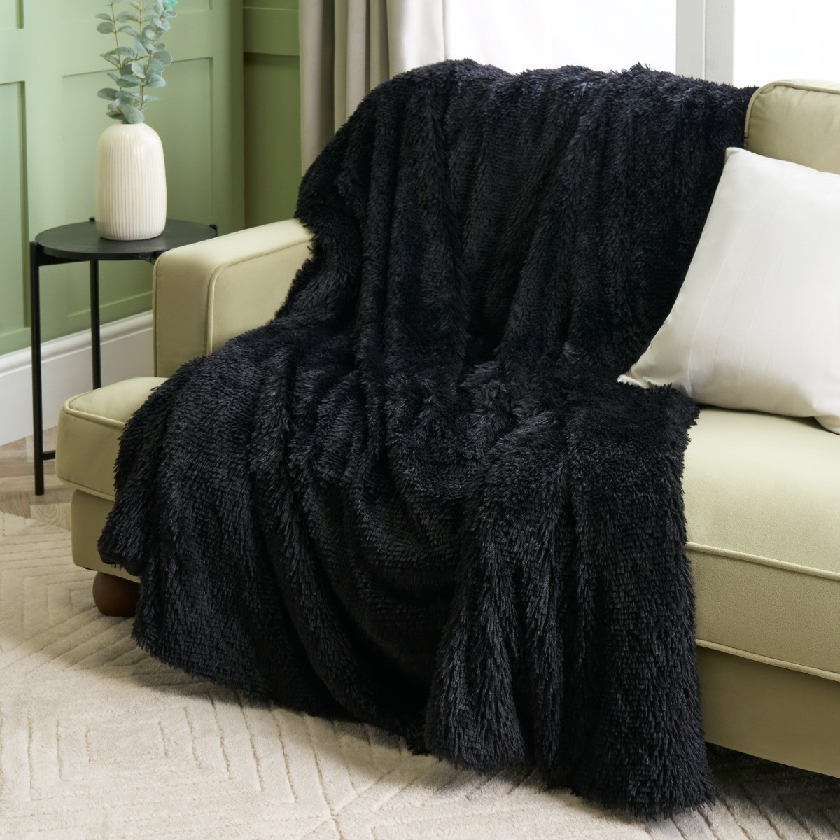 OHS Fluffy Fleece Throw - Black>