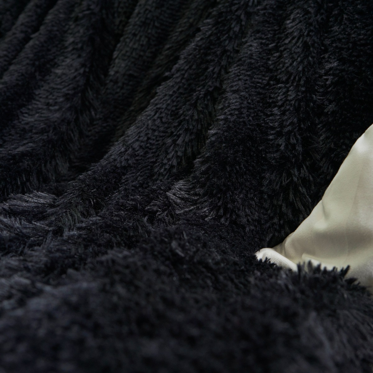 OHS Fluffy Fleece Throw - Black>