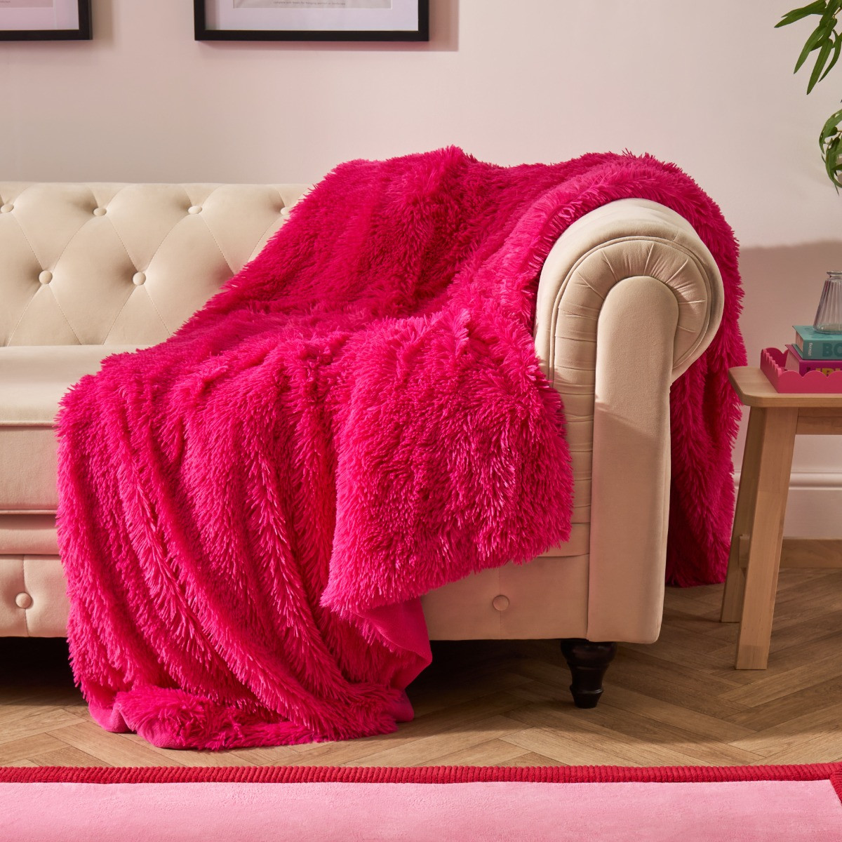 OHS Fluffy Fleece Throw - Hot Pink>