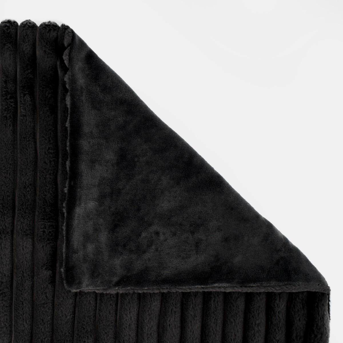 OHS Faux Fur Thick Ribbed Throw, Black - 125 x 150cm>