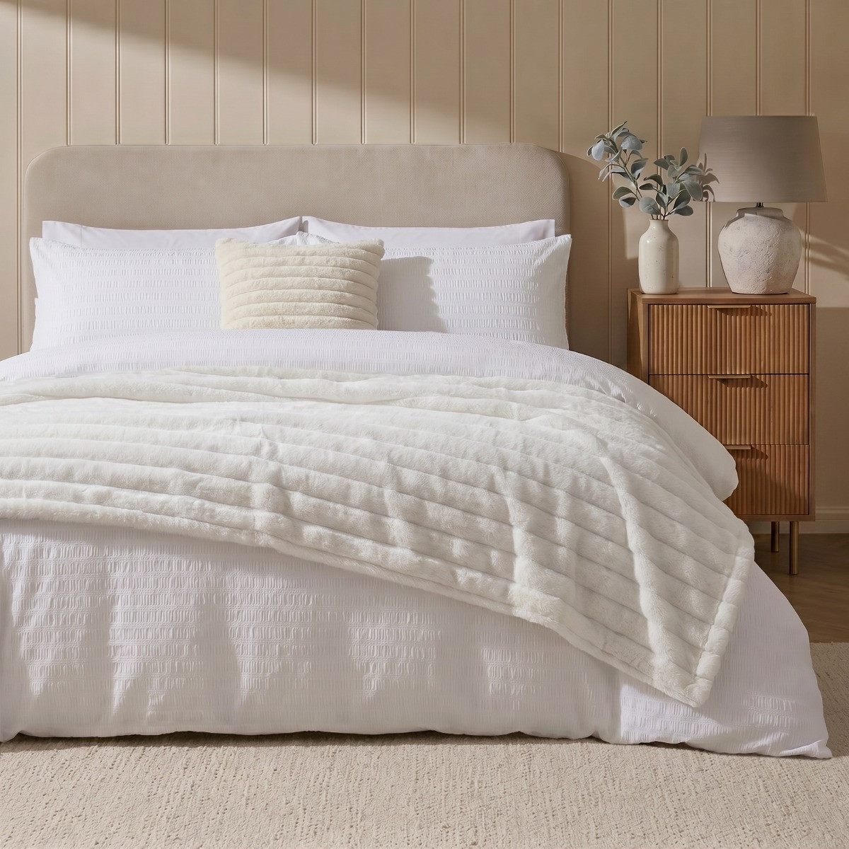 OHS Faux Fur Thick Ribbed Throw - White>