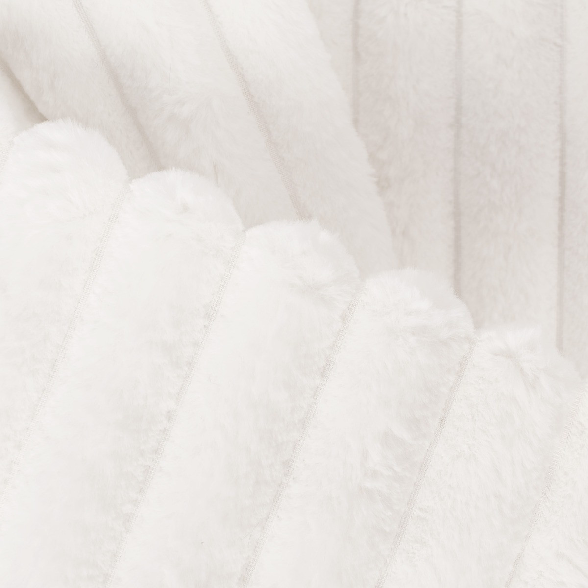 OHS Faux Fur Thick Ribbed Throw, White - 125 x 150cm>