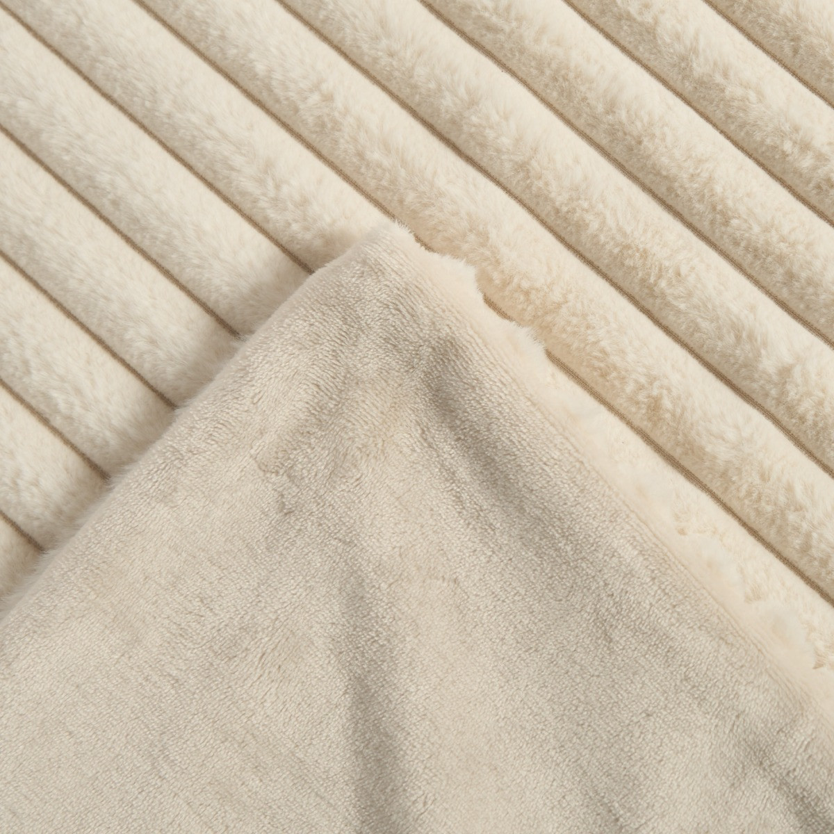 OHS Faux Fur Thick Ribbed Throw, Natural - 125 x 150cm >