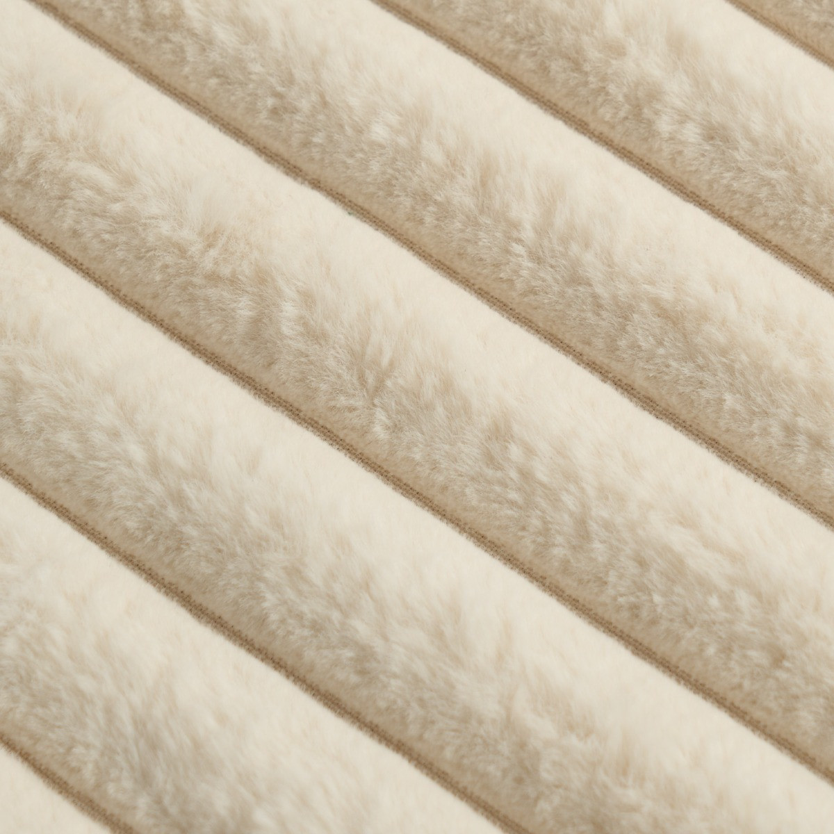 OHS Faux Fur Thick Ribbed Throw, Natural - 125 x 150cm >