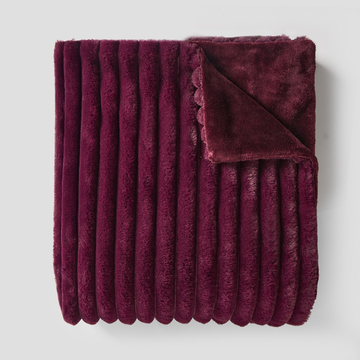 OHS Faux Fur Thick Ribbed Throw - Burgundy>