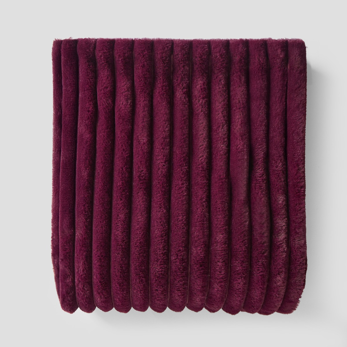 OHS Faux Fur Thick Ribbed Throw - Burgundy>