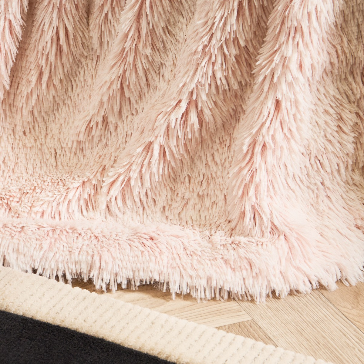 OHS Marl Fluffy Throw - Blush>