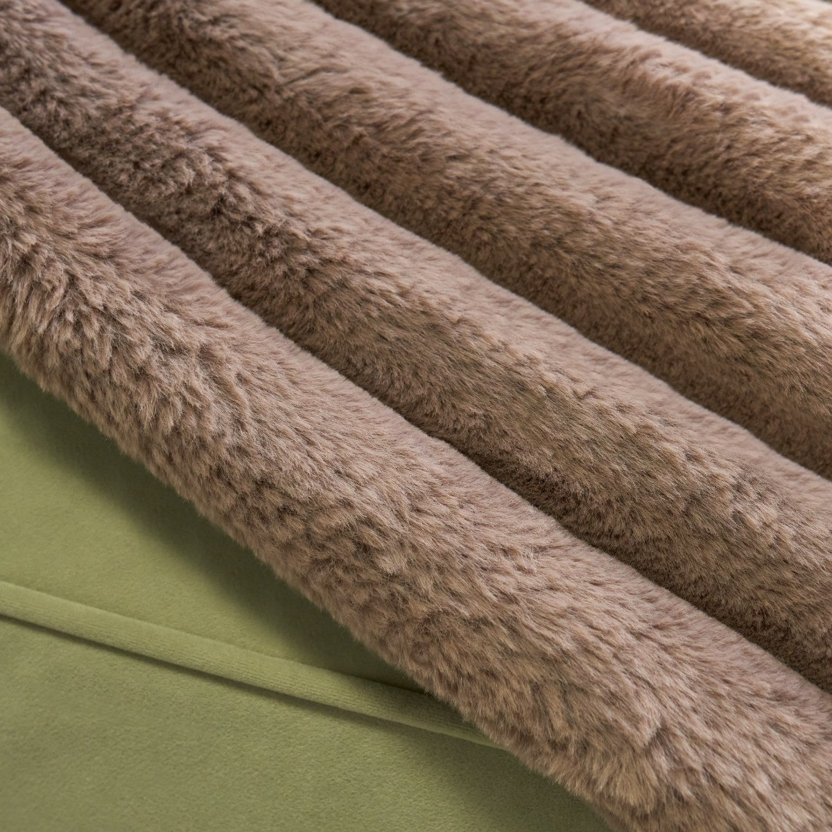 OHS Jumbo Faux Fur Ribbed Throw - Mink>