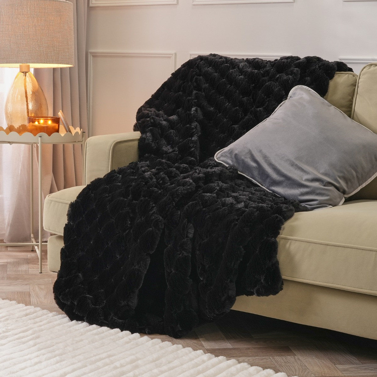 OHS Jumbo Waffle Fur Throw - Black>