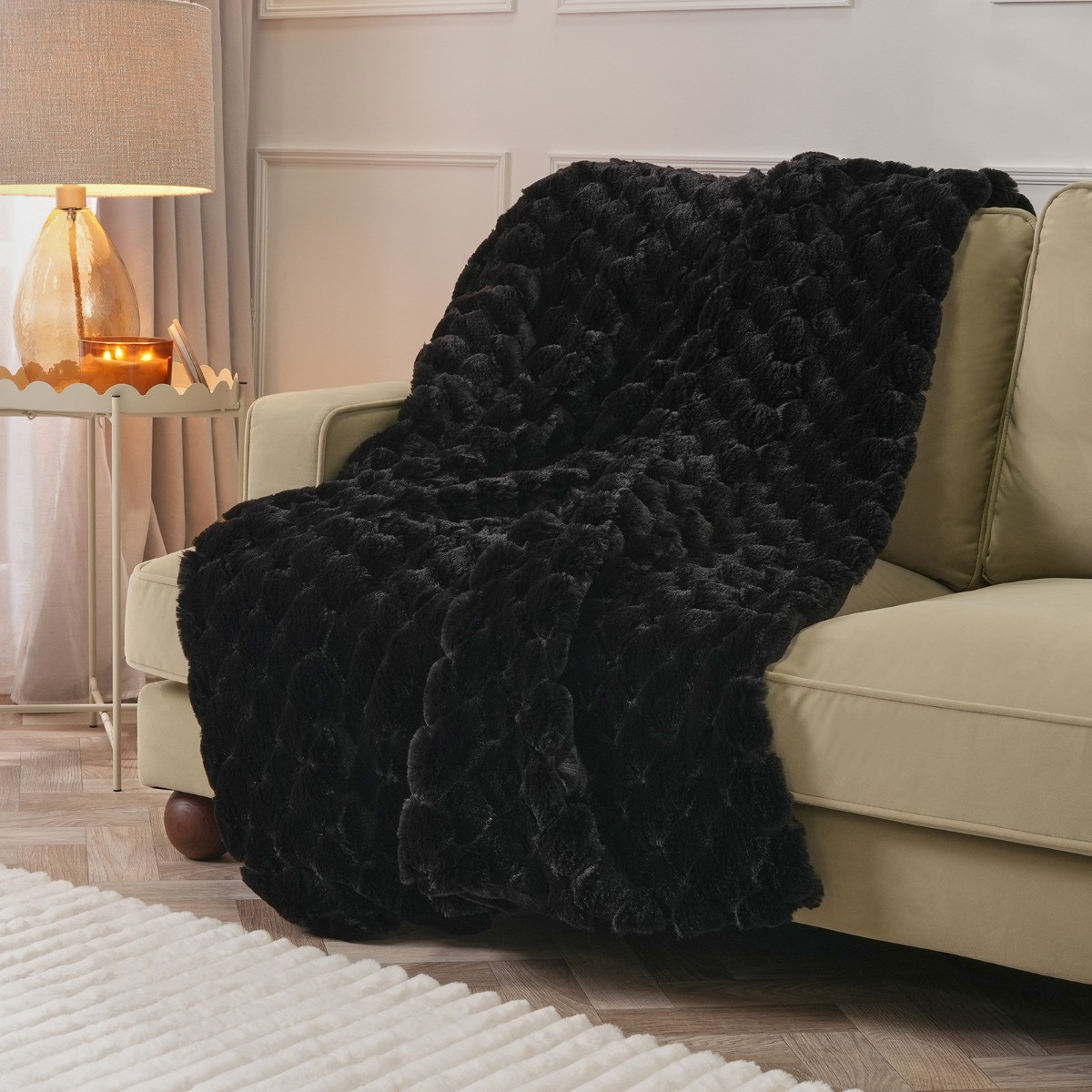 OHS Jumbo Waffle Fur Throw - Black>