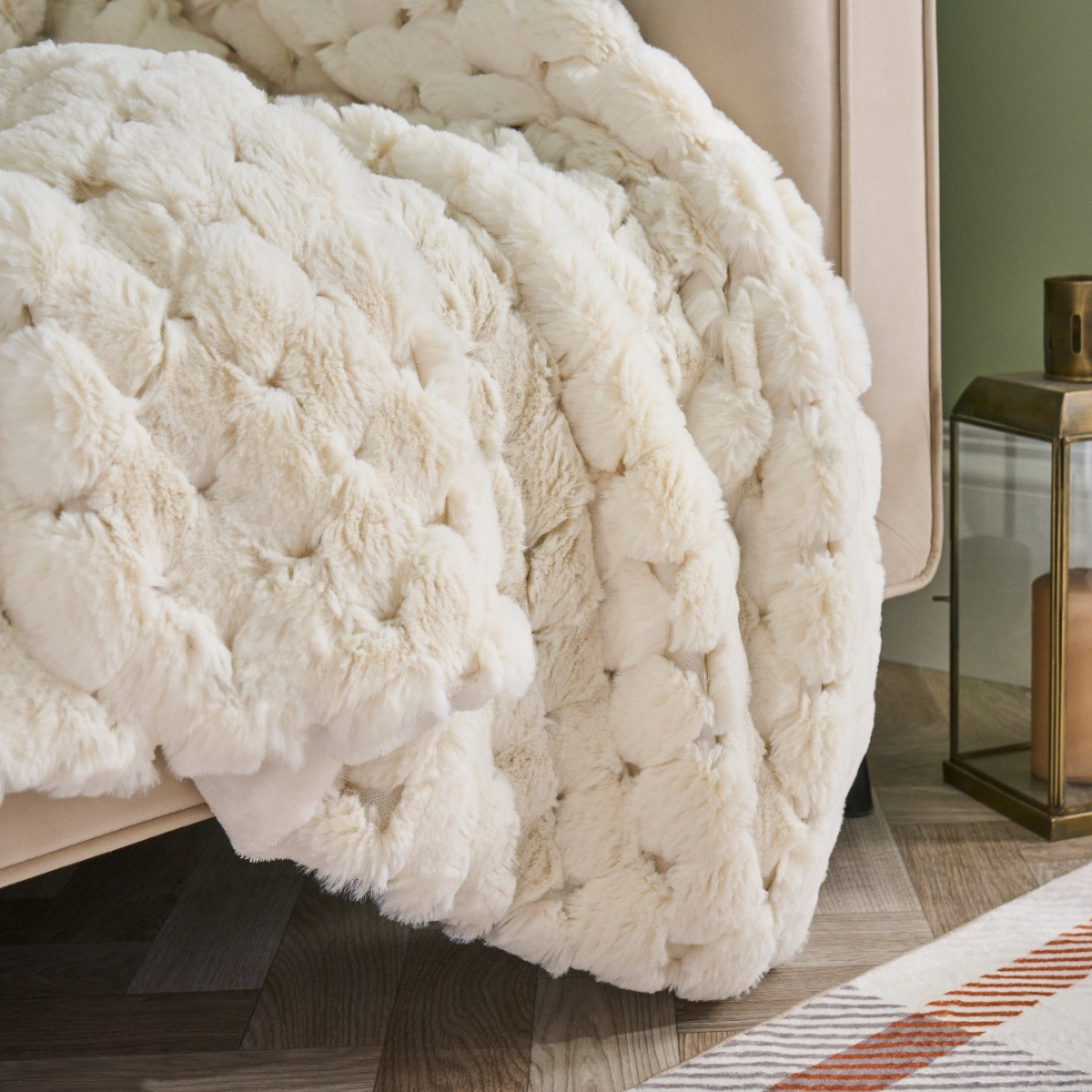 OHS Jumbo Waffle Fur Throw - White>
