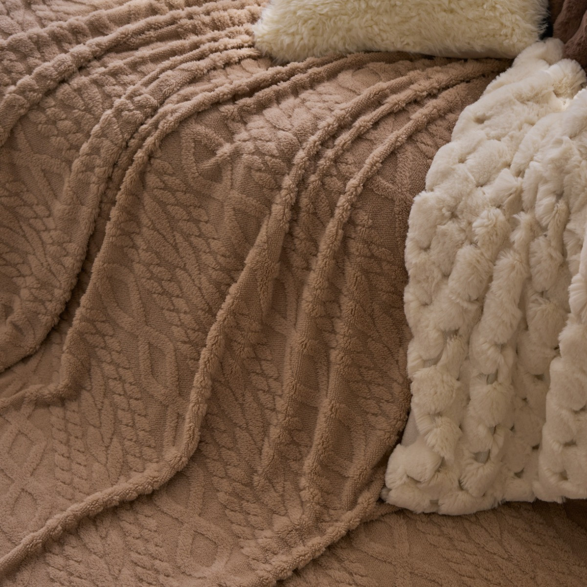 OHS Cable Knit Family Throw - Natural>