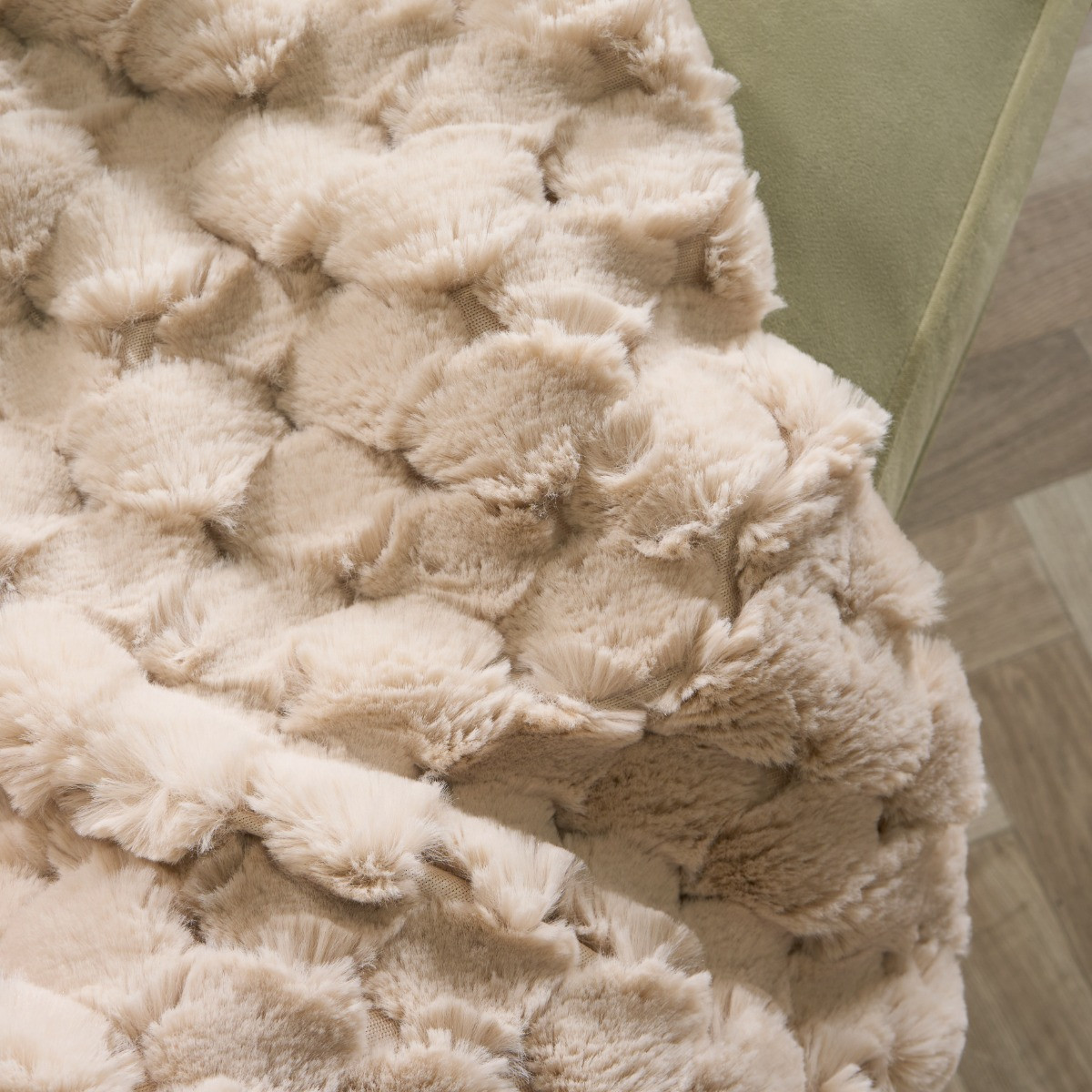 OHS Jumbo Waffle Fur Throw - Natural>