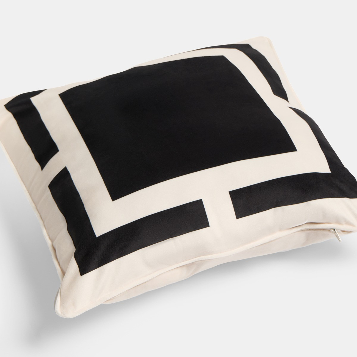 OHS 4 Pack Square Print Cushion Covers with Cushion - Black/White>