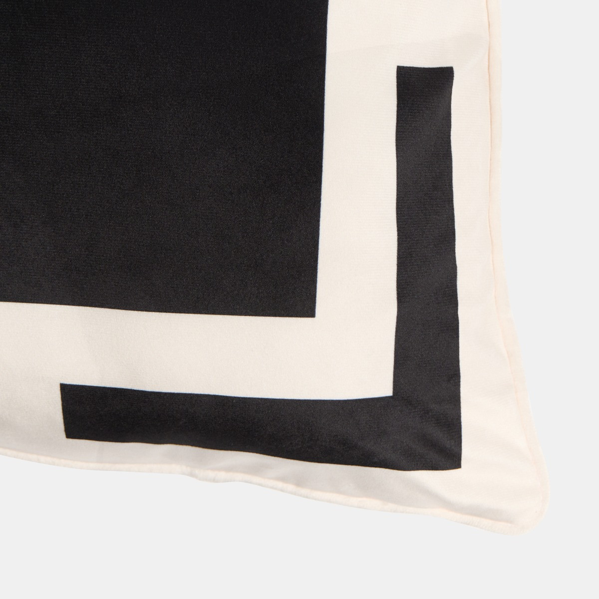 OHS 4 Pack Square Print Cushion Covers with Cushion - Black/White>