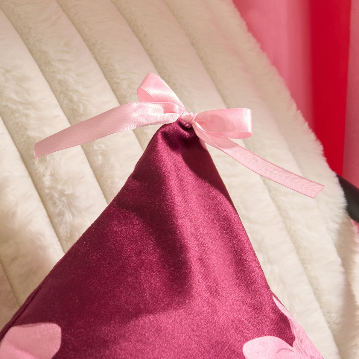 OHS 4 Pack Bow Print Cushion Covers with Cushion - Burgundy>