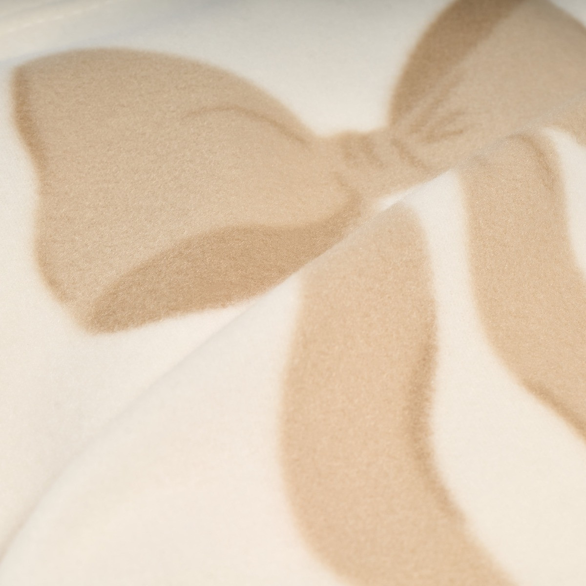 OHS Bow Print Fleece Throw - Cream/Natural>