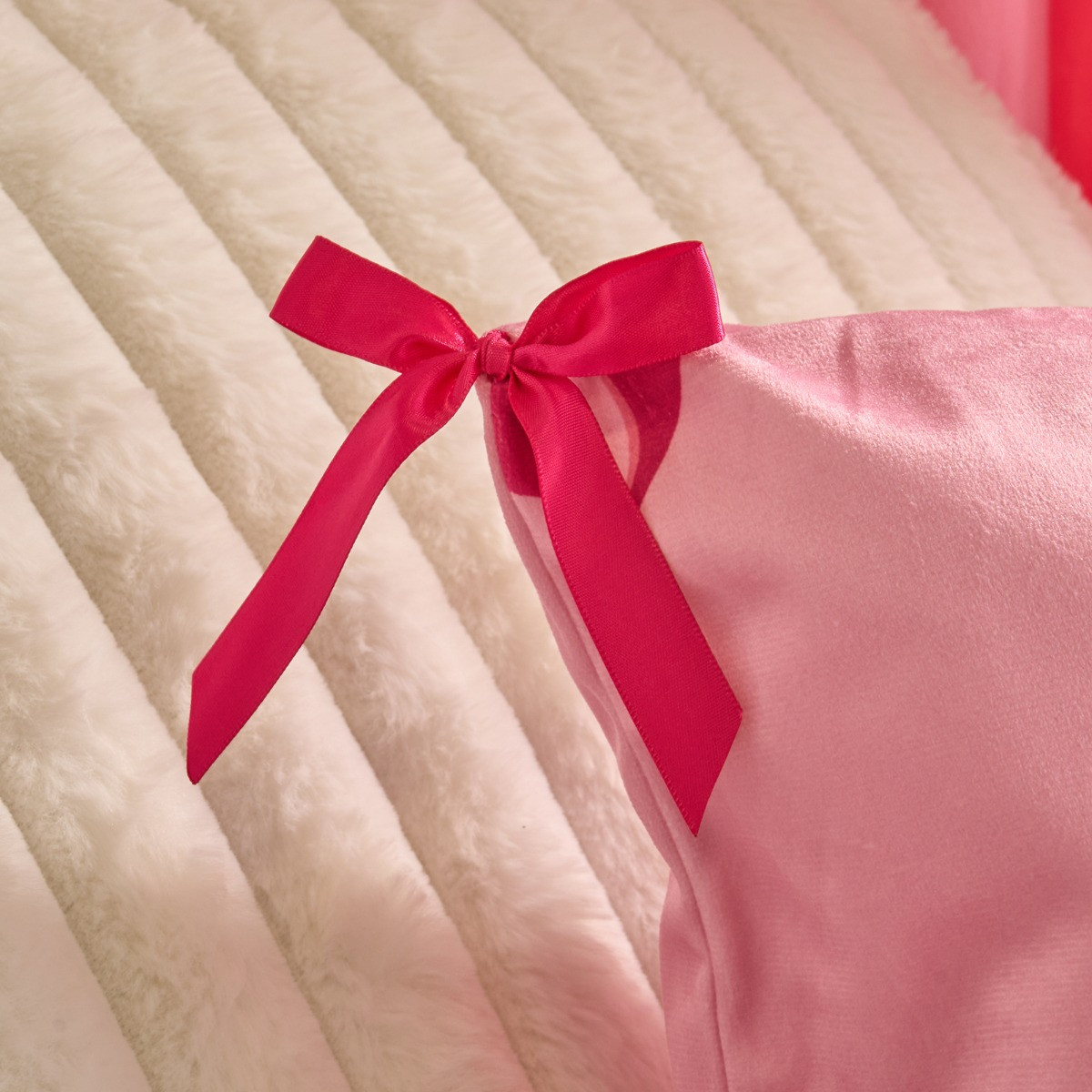 OHS 4 Pack Bow Print Cushion Covers with Cushion - Pink>