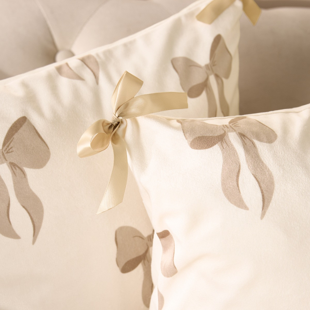 OHS 4 Pack Bow Print Cushion Covers with Cushion - Cream>