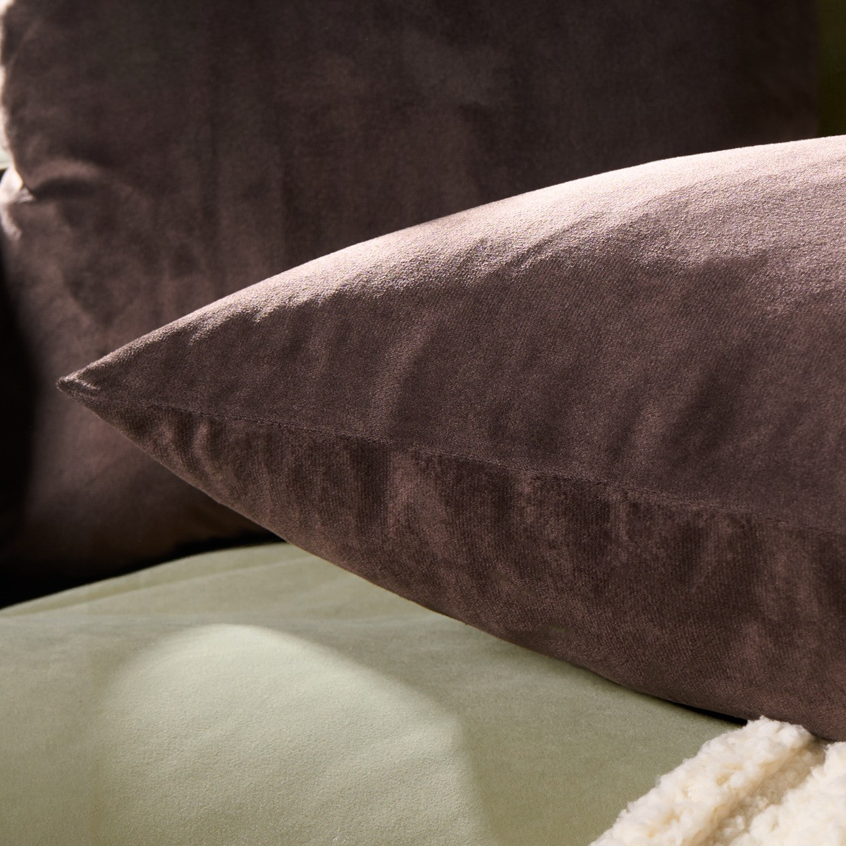 OHS 4 Pack Matte Velvet Cushion Covers with Cushion - Brown>