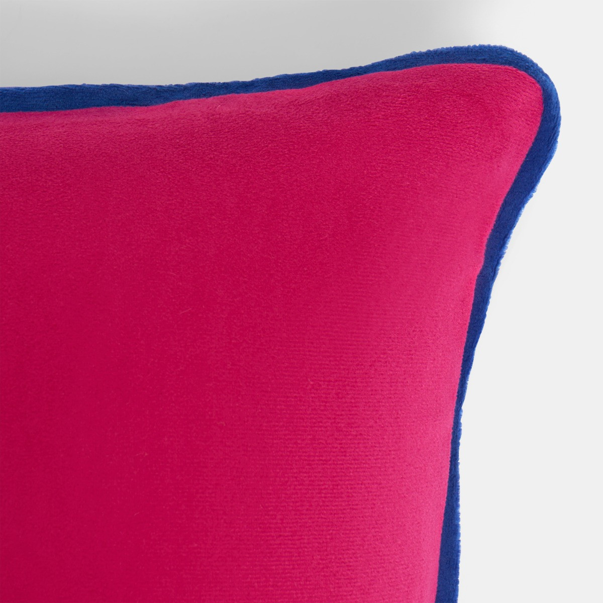 OHS 4 Pack Matte Velvet Piped Edge Cushion Covers with Cushion - Hot Pink/Blue>