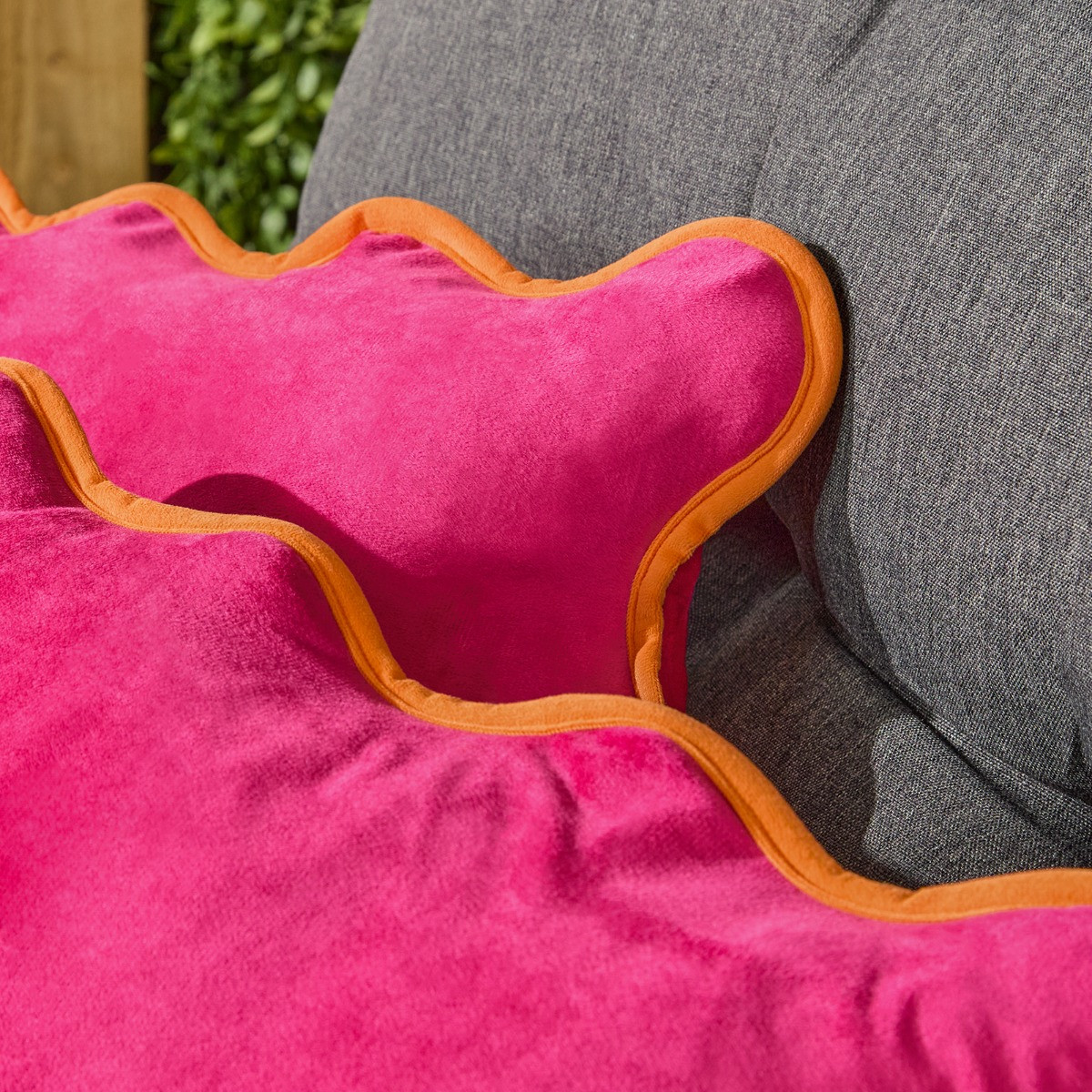 OHS 4 Pack Matte Velvet Scallop Edge Cushion Covers - Hot Pink/Orange>