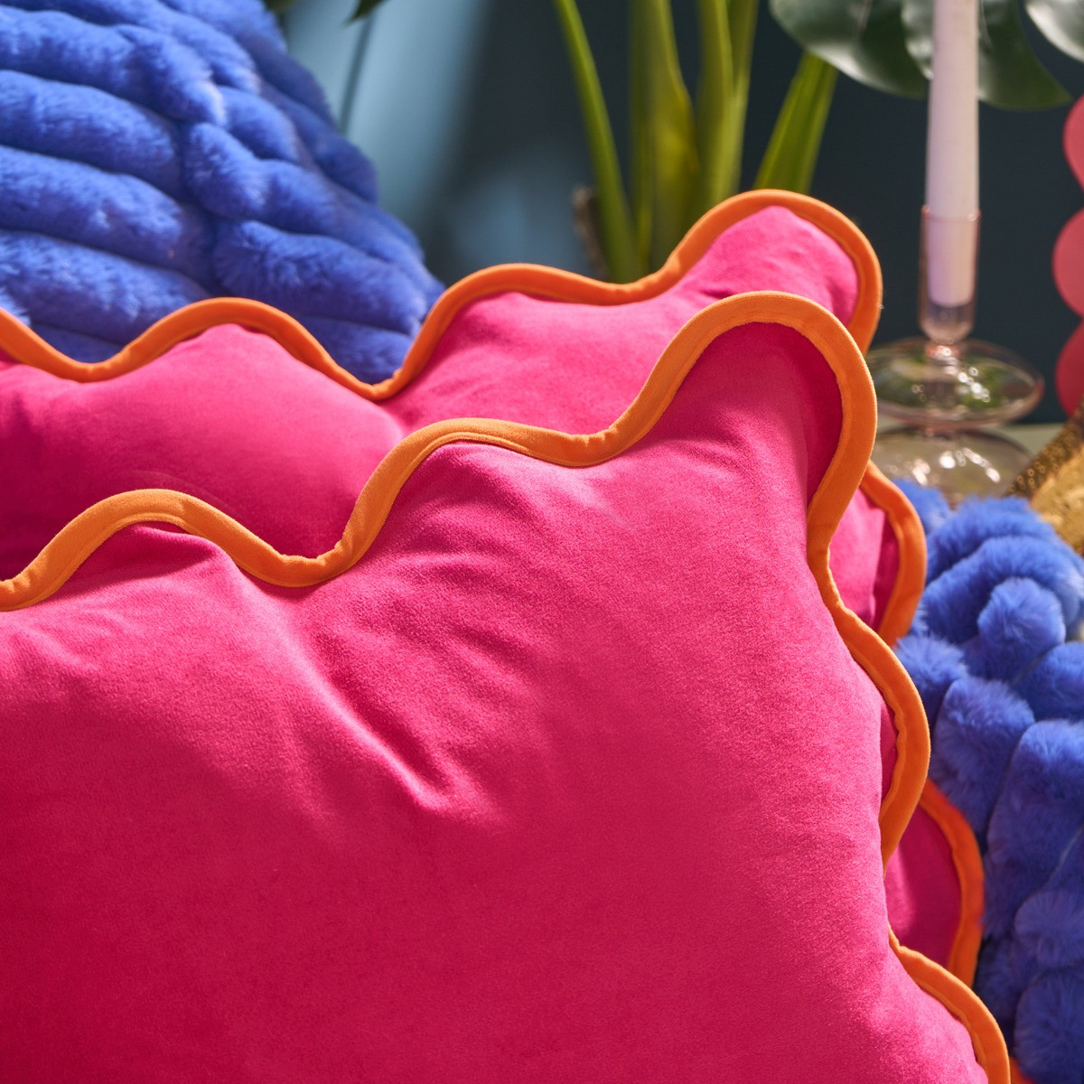 OHS 4 Pack Matte Velvet Scallop Edge Cushion Covers with Cushion - Hot Pink/Orange>