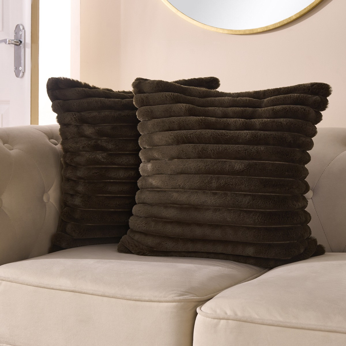 OHS 4 Pack Faux Fur Thick Ribbed Cushion Covers with Cushion - Chocolate>