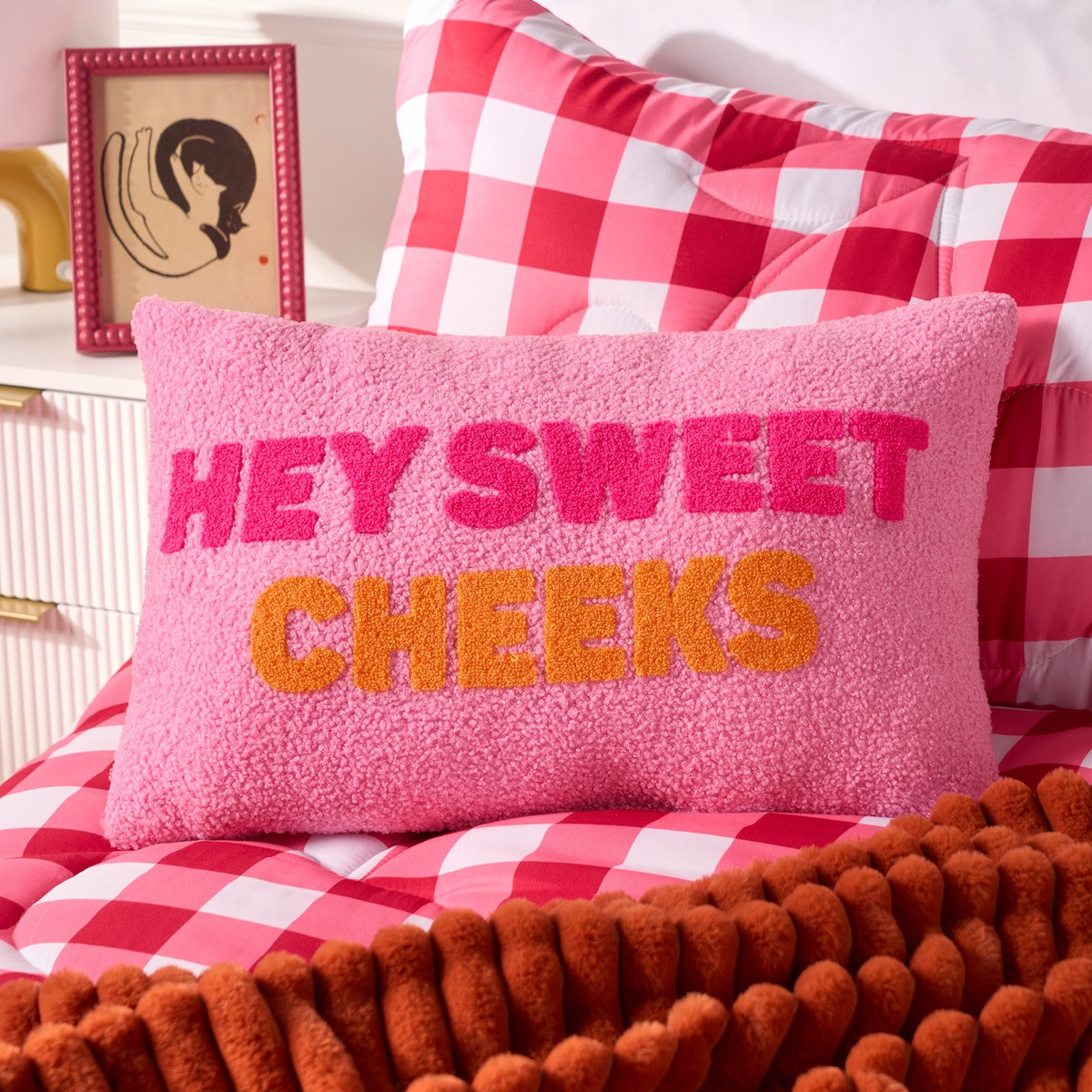 OHS Hey Sweet Cheeks Slogan Cushion - Pink/Orange >
