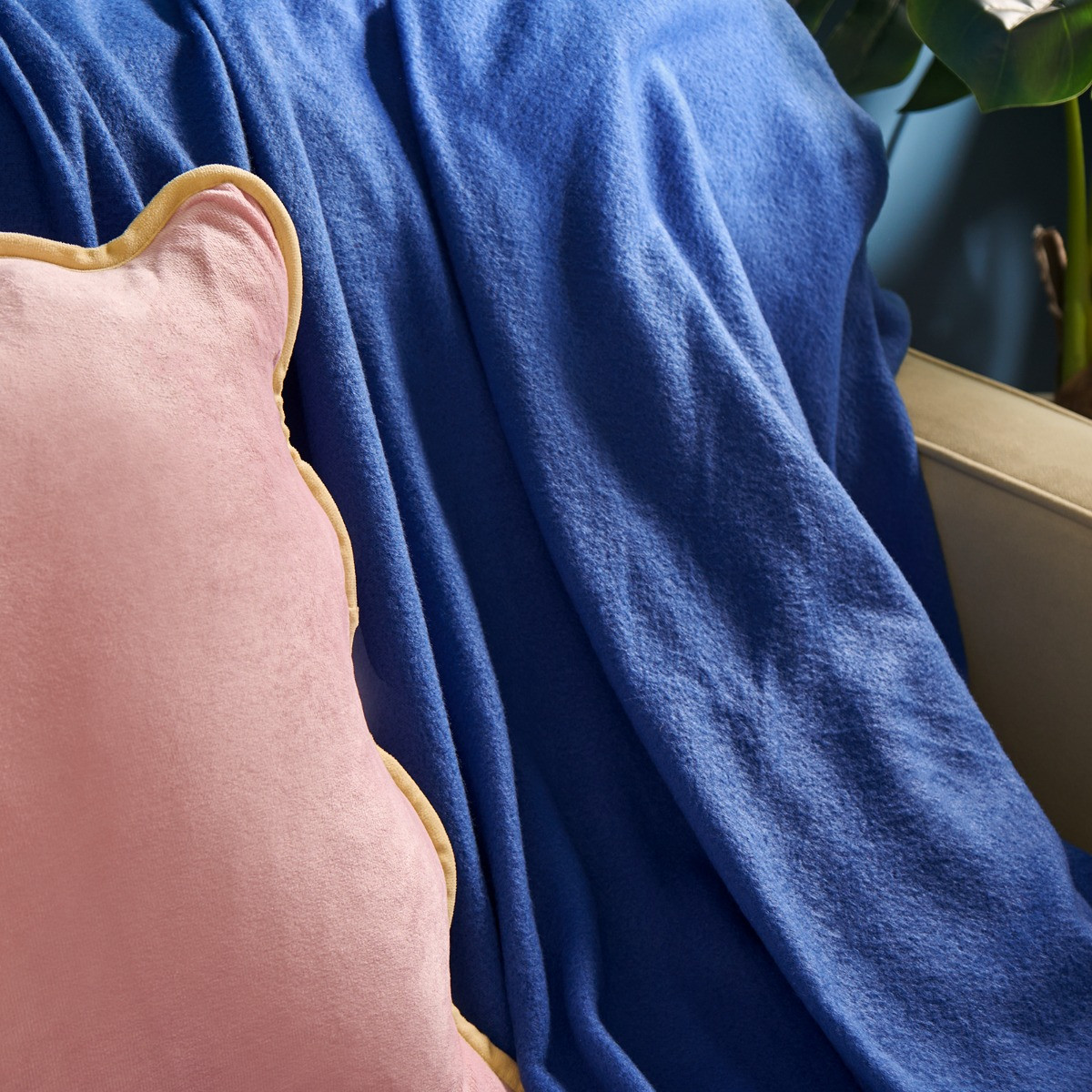 OHS Plain Fleece Throw, Cobalt Blue - 150 x 200cm>