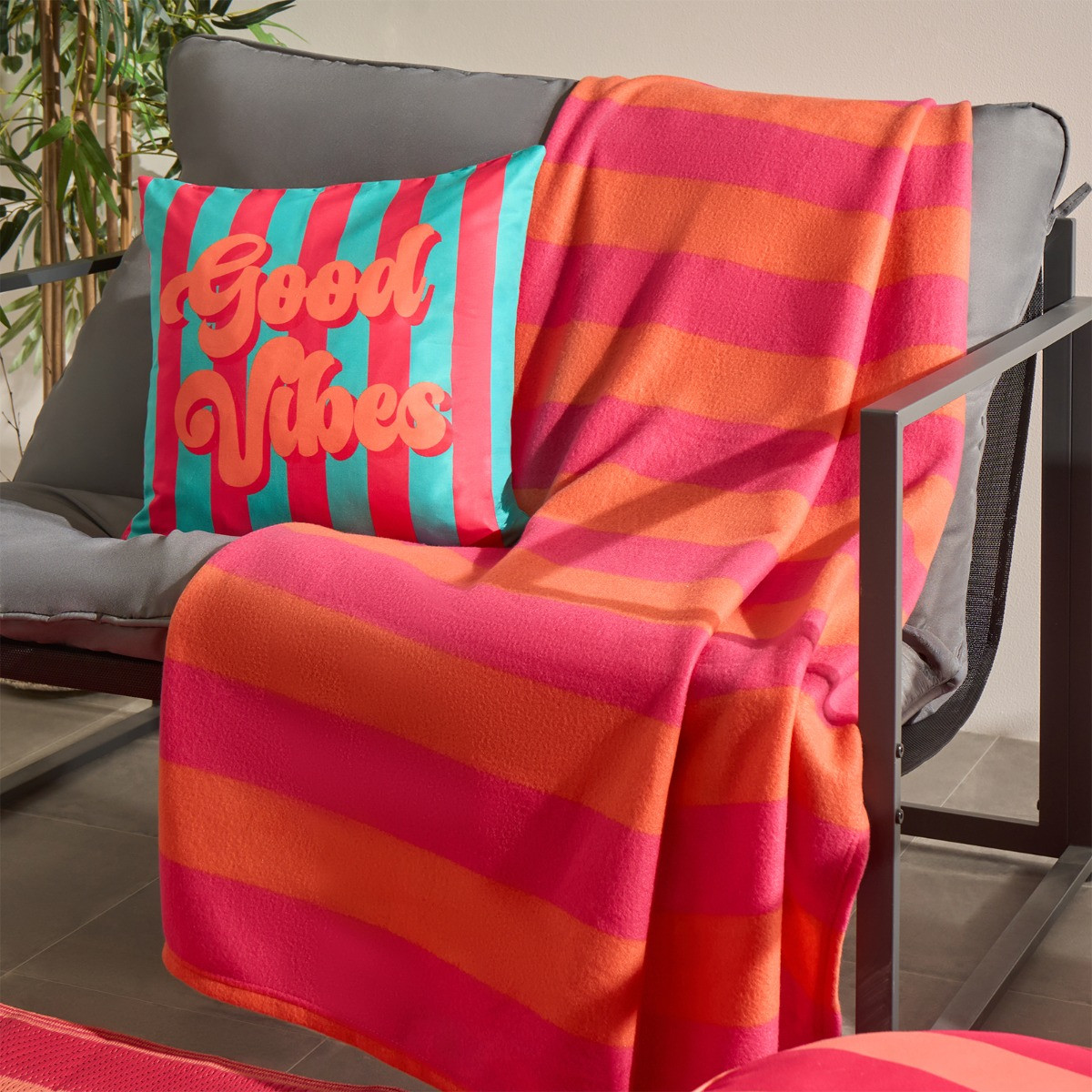 OHS Stripe Fleece Throw - Orange/Pink>