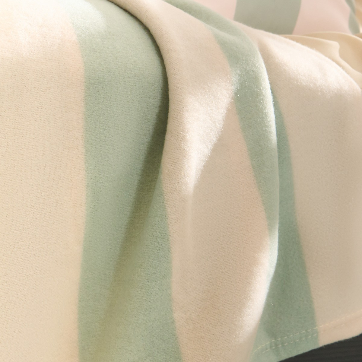 OHS Stripe Fleece Throw - Sage/Cream>