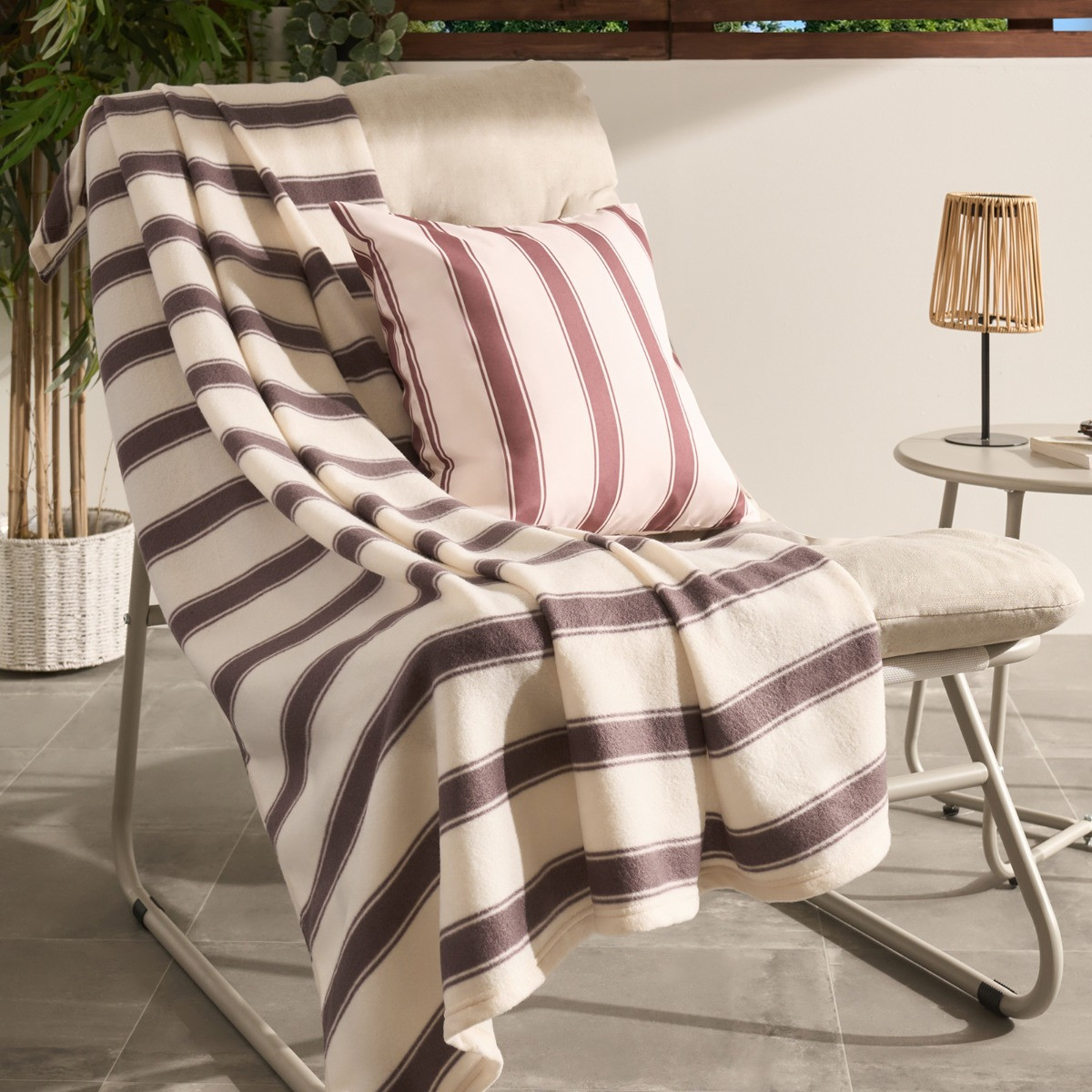 OHS Vintage Stripe Fleece Throw - Chocolate>
