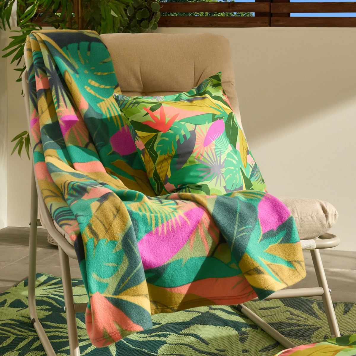 OHS Palm Print Fleece Throw - Green>