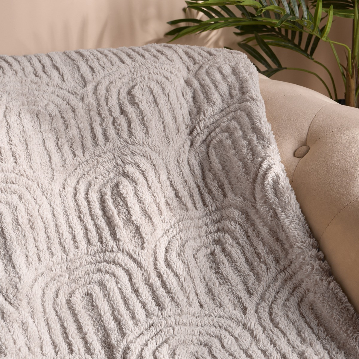 OHS Tufted Arches Teddy Fleece Throw - Stone>